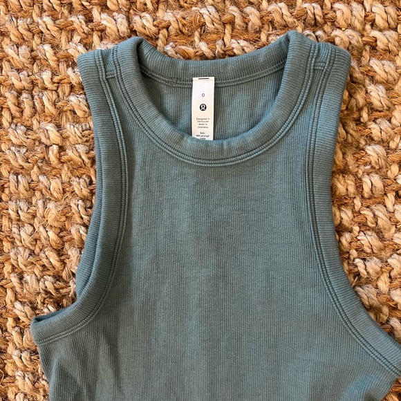 Lululemon Women’s Sleeveless Ribbed Stretched Cotton Tank Top Size 0 NWOT - Picture 2 of 2
